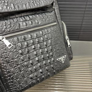 Crocodile pattern cowhide multifunctional backpack - Image 5