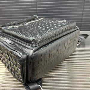 Crocodile pattern cowhide multifunctional backpack - Image 3