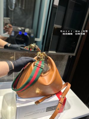 Gucci underarm bag Cool croissant