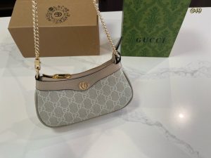 Gucci's new armpit bag - Image 7