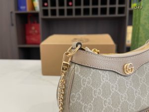 Gucci's new armpit bag - Image 4
