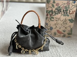 LOEWE's new cloud-shaped small lucky bag - Image 5