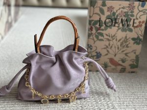 LOEWE's new cloud-shaped small lucky bag - Image 4