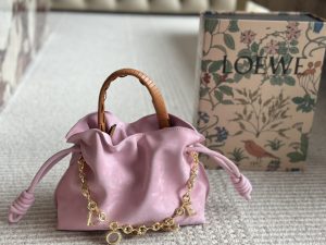 LOEWE's new cloud-shaped small lucky bag - Image 3
