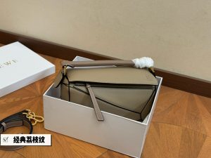 Loewe Geometric Bag Puzzle - Image 2