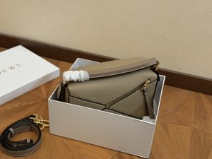 Loewe Geometric Bag Puzzle - Image 4