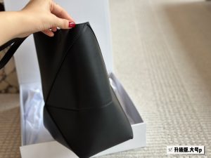 Loewe Puzzle new Tote - Image 9