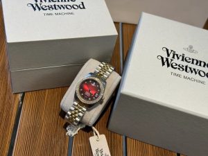 Queen Vivienne's bright and warm Bordeaux red dial - Image 7