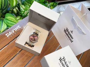 Plum purple quartz watch - Image 7
