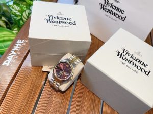 Plum purple quartz watch - Image 4