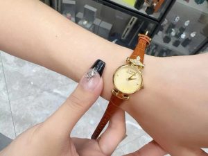 Vivienne Westwood elegant watch - Image 8