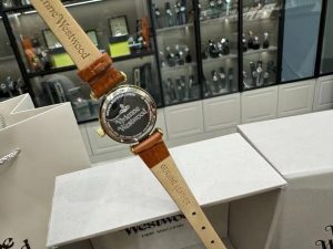 Vivienne Westwood elegant watch - Image 4