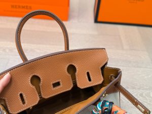 Hermès Birkin Bag(Brown) - Image 3