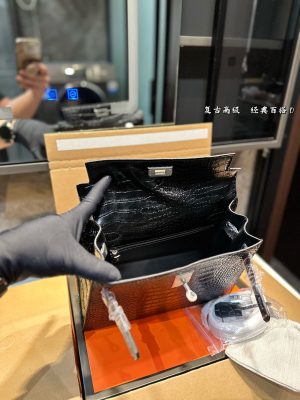 Hermès Kelly Bag - Image 3